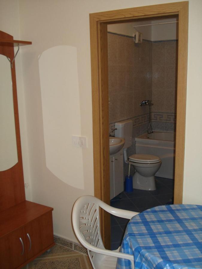 Apartments Villa Angela Krk Town Quarto foto