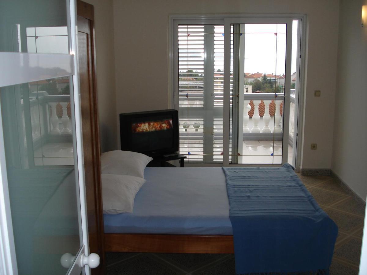 Apartments Villa Angela Krk Town Quarto foto